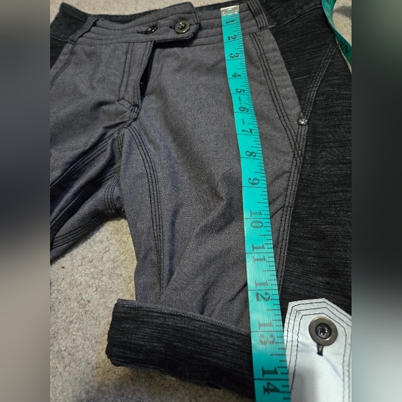 Lululemon Ride On Grey Women's Shorts. Size 2 - Picture 13 of 14